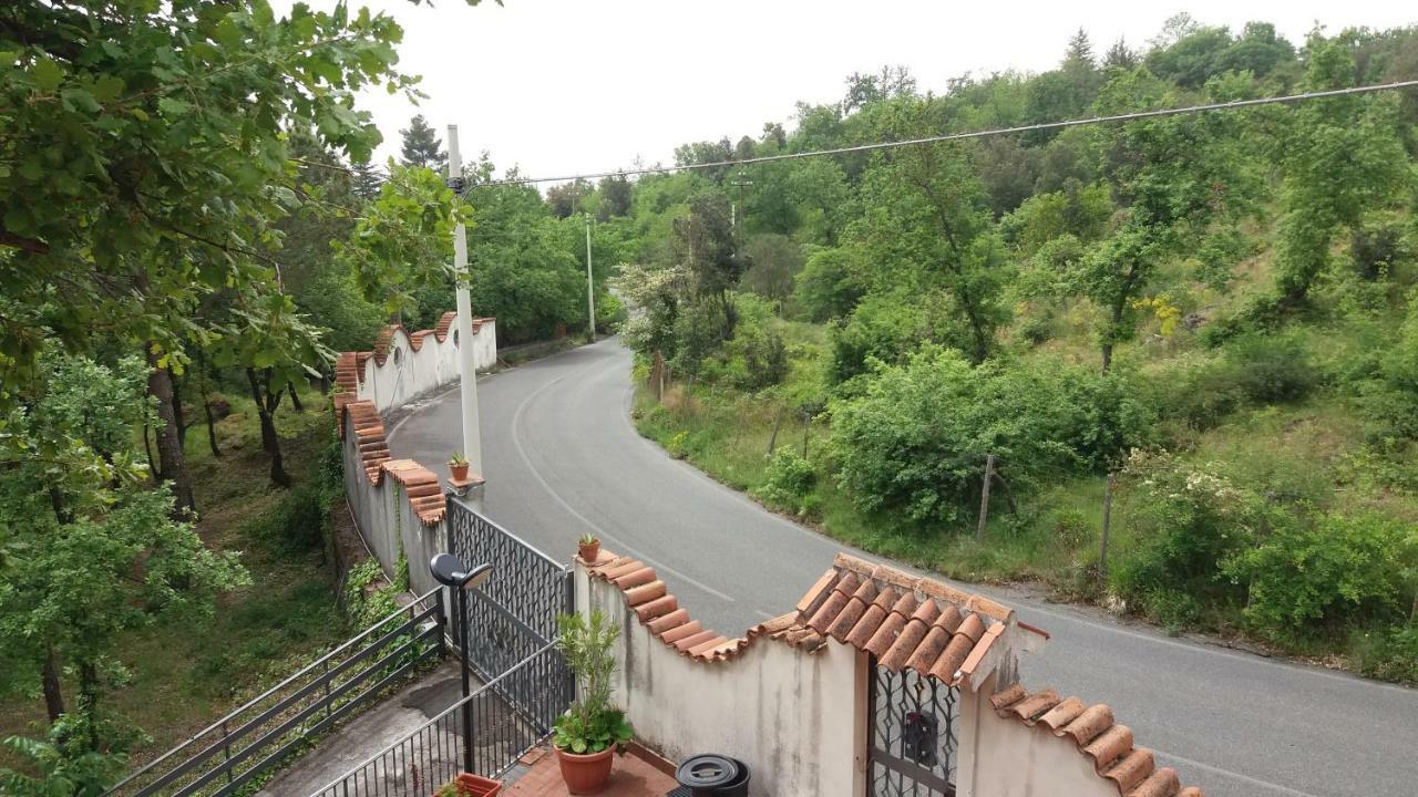B&B Le Tre Rose Di Maria Pedara Exterior photo
